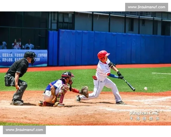 精彩棒球对决燃爆全场 运动员拼搏精神彰显体育魅力