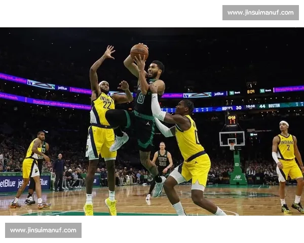 全面解析体育比赛中高效防守战术的策略与应用技巧